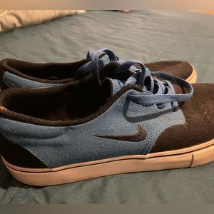 Nike SB Blue/Black/White Size 10.